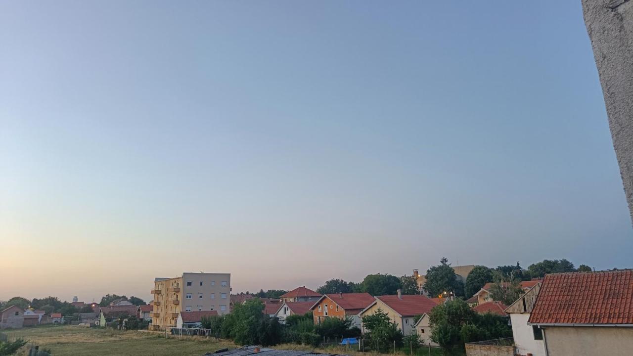 Privatna Soba Dusan Surčin Eksteriør bilde